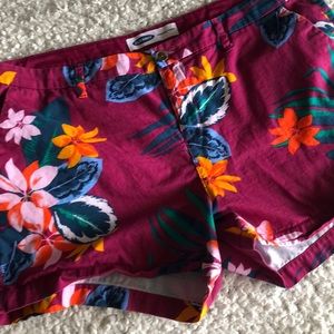Old Navy flower print shorts 🧡